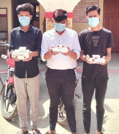 Police caught three smugglers near Saidpur, recovered 1.70 kg opium.