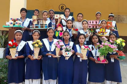 Budaun News: गुलदस्ता सजाओ प्रतियोगिता में प्रियांशी अव्वल Priyanshi tops in bouquet decorating competition