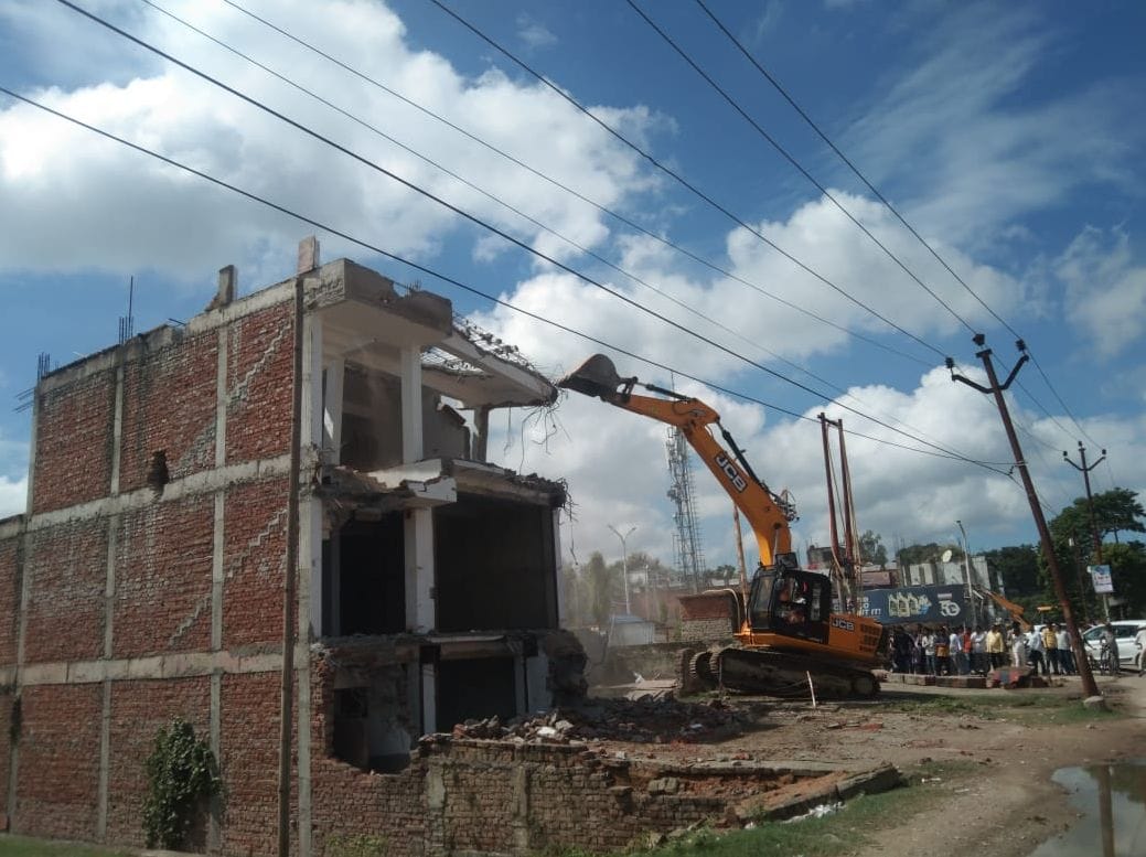 Multi-storey building demolished in haste, houses shaken