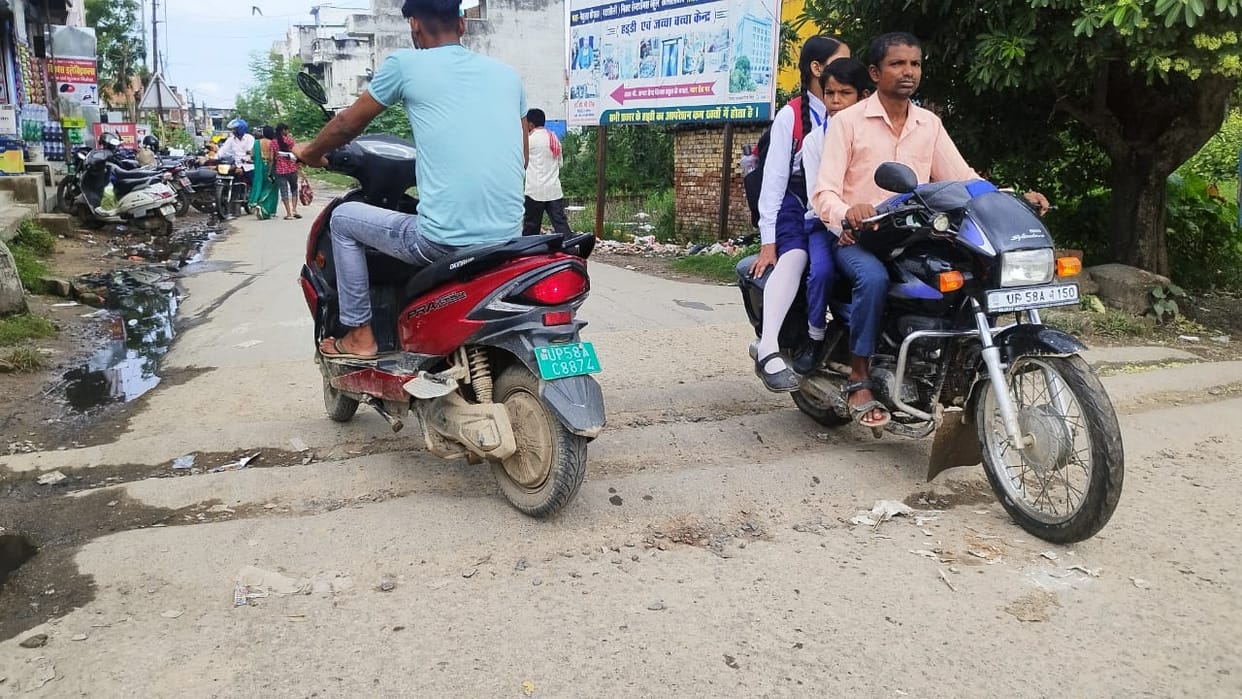 Bike riders falling from high breakers, vehicles also getting damaged