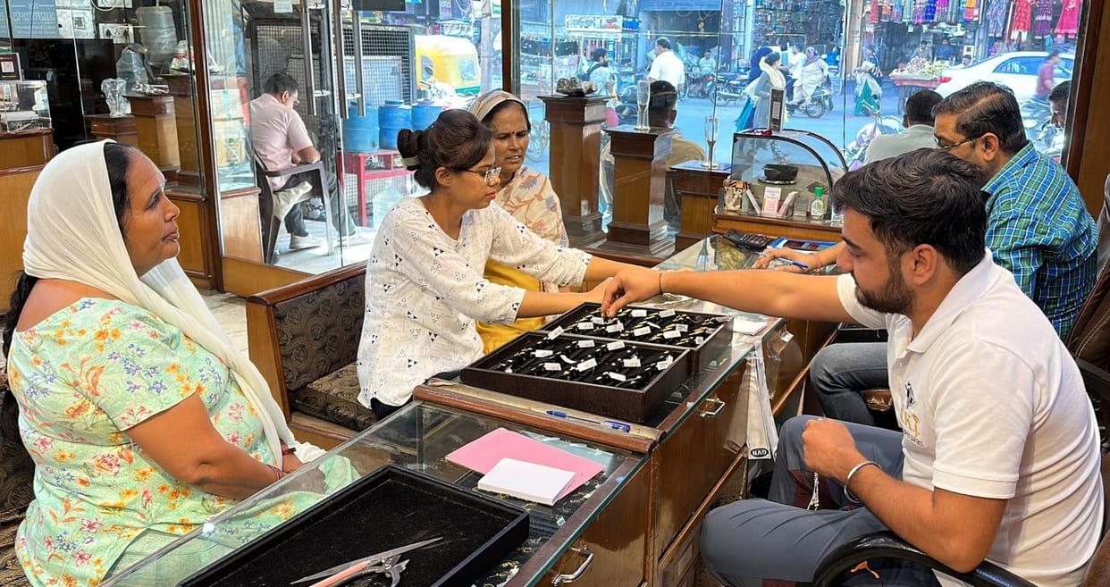 Due to falling prices of gold and silver, people are booking during Pitru Paksha, will take delivery during Navratri.