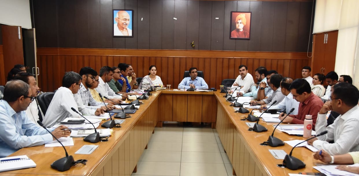 Deputy Commissioner expressed displeasure regarding incomplete construction works, will take action if building is seen without roof