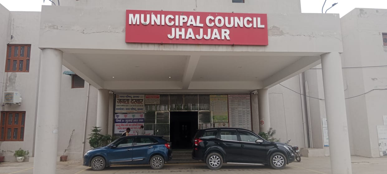 Representatives of Municipal Council in Chandigarh appeared before Vigilance.