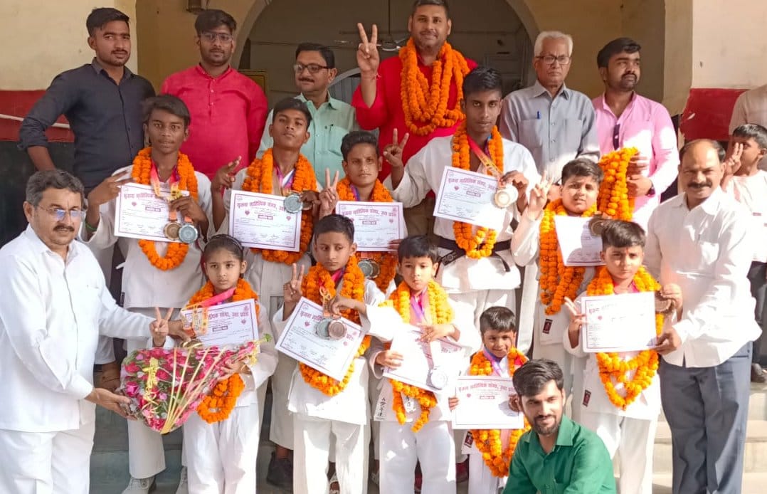 Pratapgarh players dominate in National Karate Championship, won 20 medals