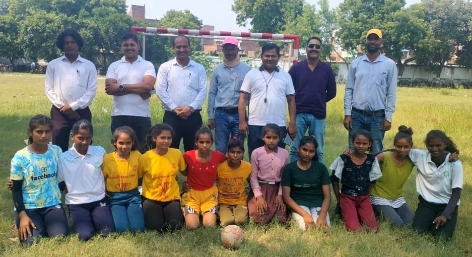 Manjhanpur team won in handball competition