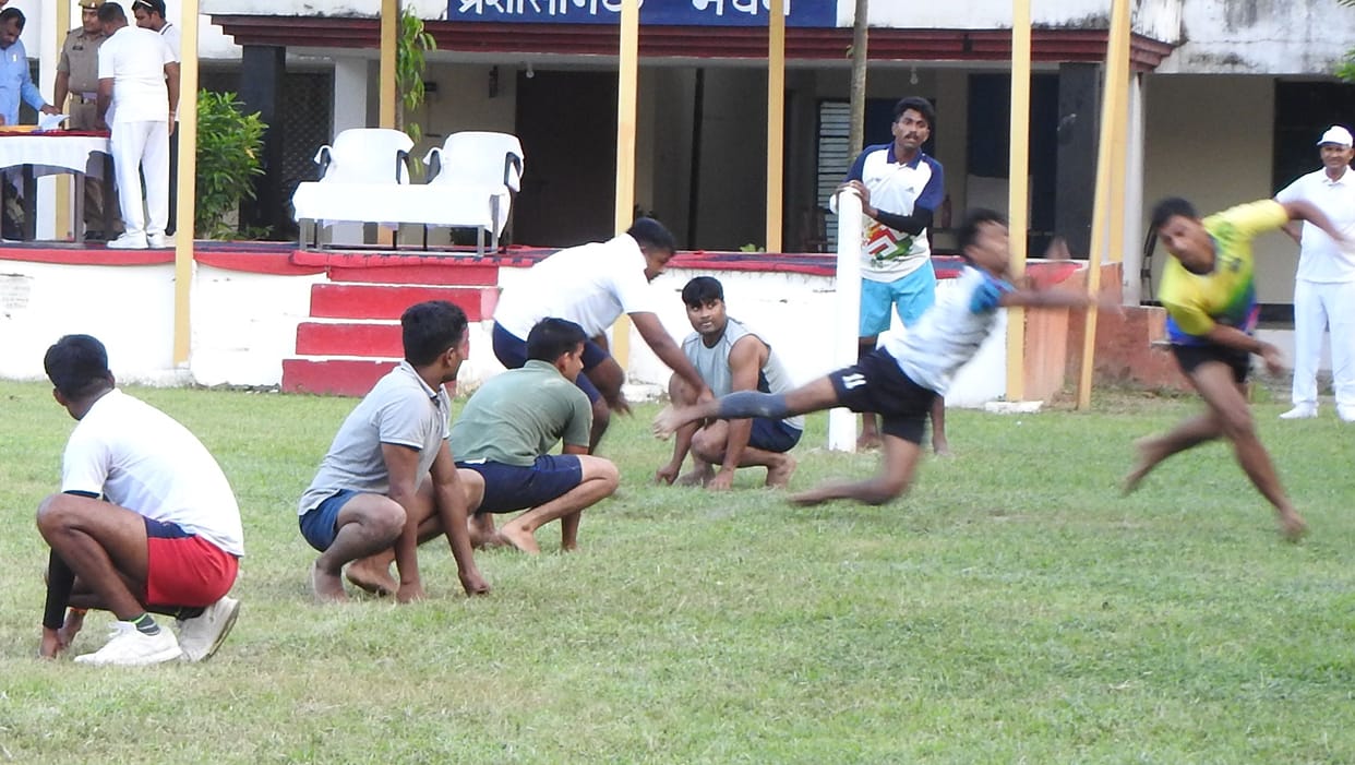 Women's teams of Siddharthnagar and Kushinagar reached the final of Kho-Kho.