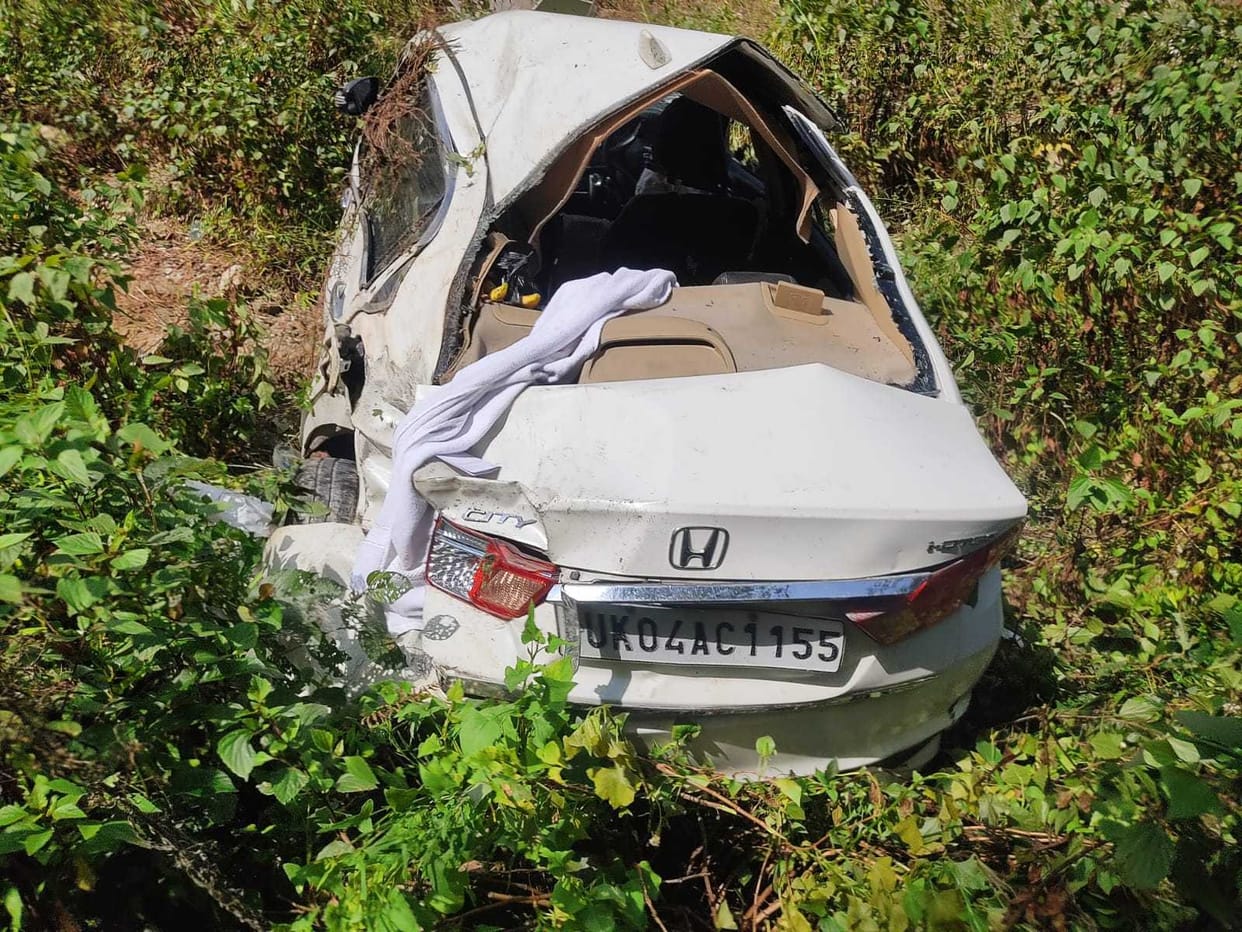 Uncontrollable car falls into ditch, one youth injured