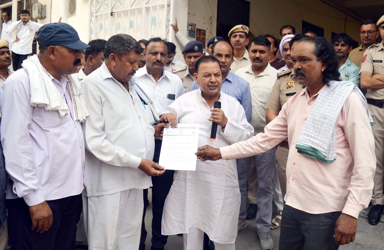 Cleanliness stopped in the entire city due to the strike of 287 sanitation workers of the Municipal Council