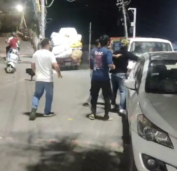 Kicking and punching between youth in the old bus stand