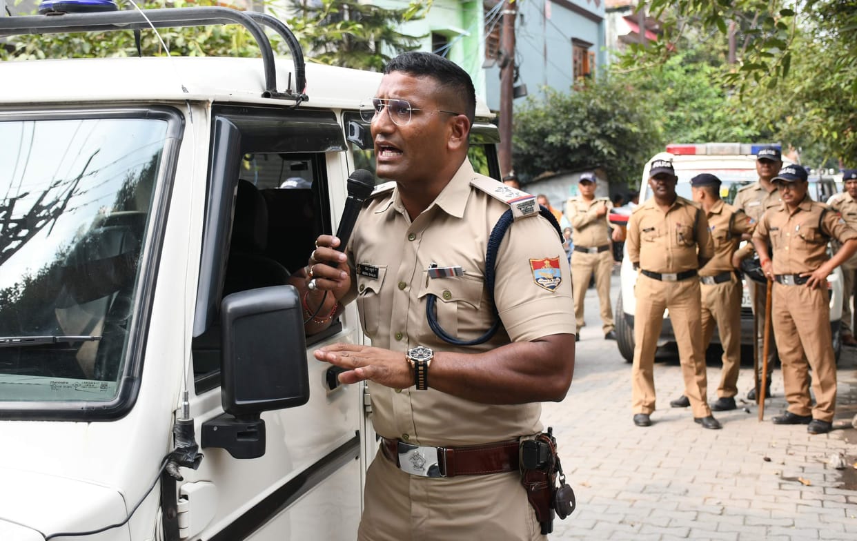Administration alert after the uproar, police took out flag march
