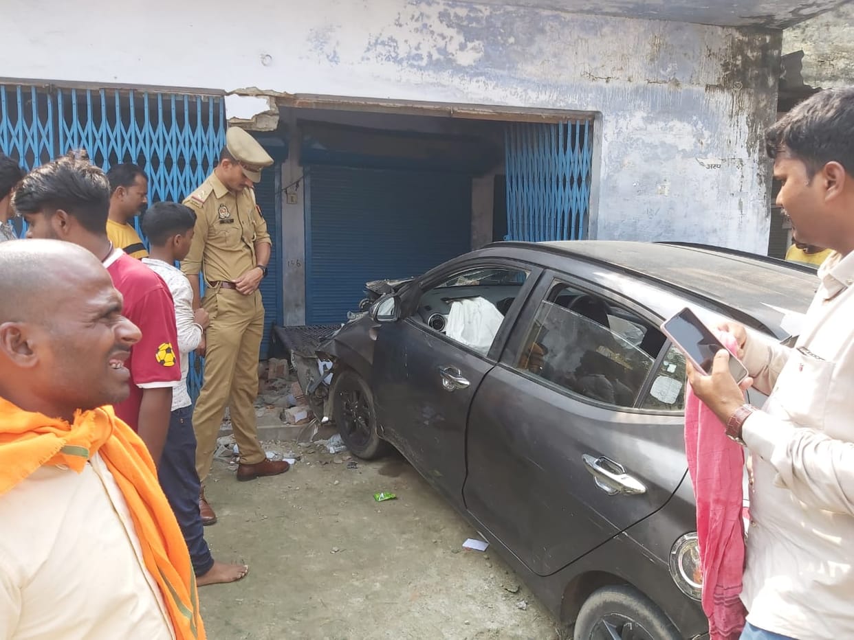 SOG in-charge's car entered the house