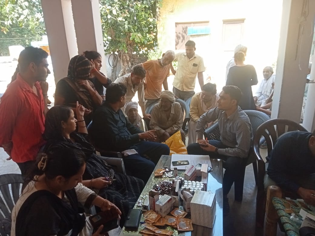 Fever rages in Nagla Gariba, more than 100 sick