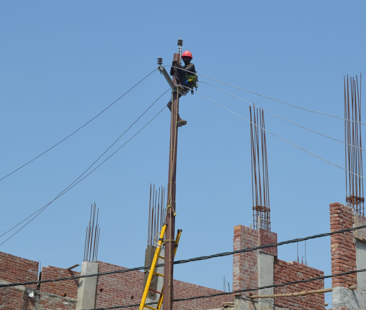 Electricity remained stalled for four hours in many areas of the city