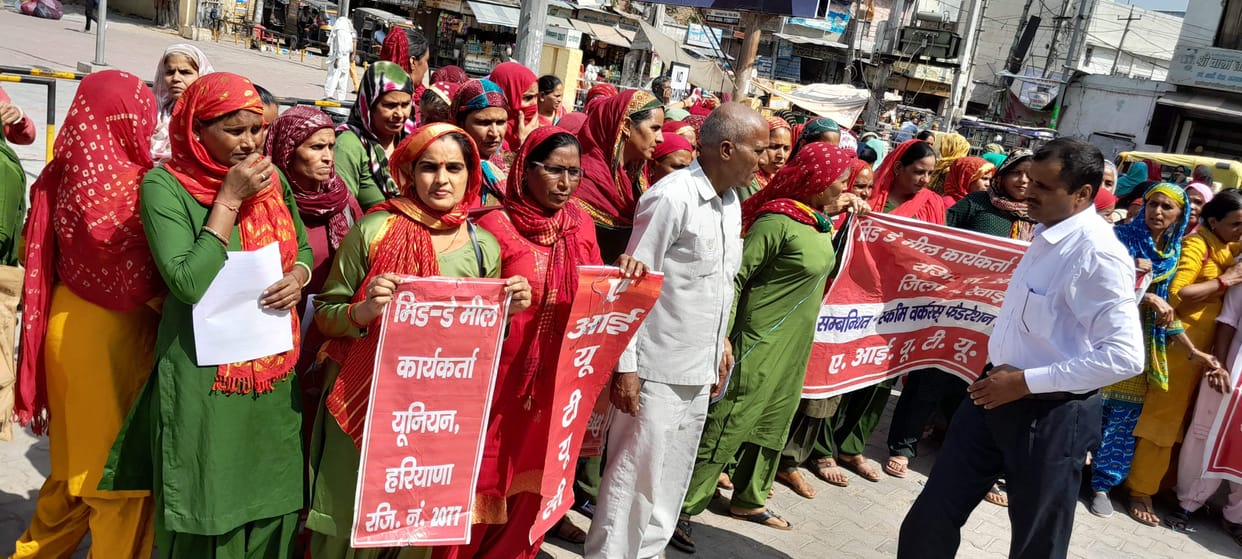 Mid-day meal, Asha and Anganwadi workers roared in Hunkar rally
