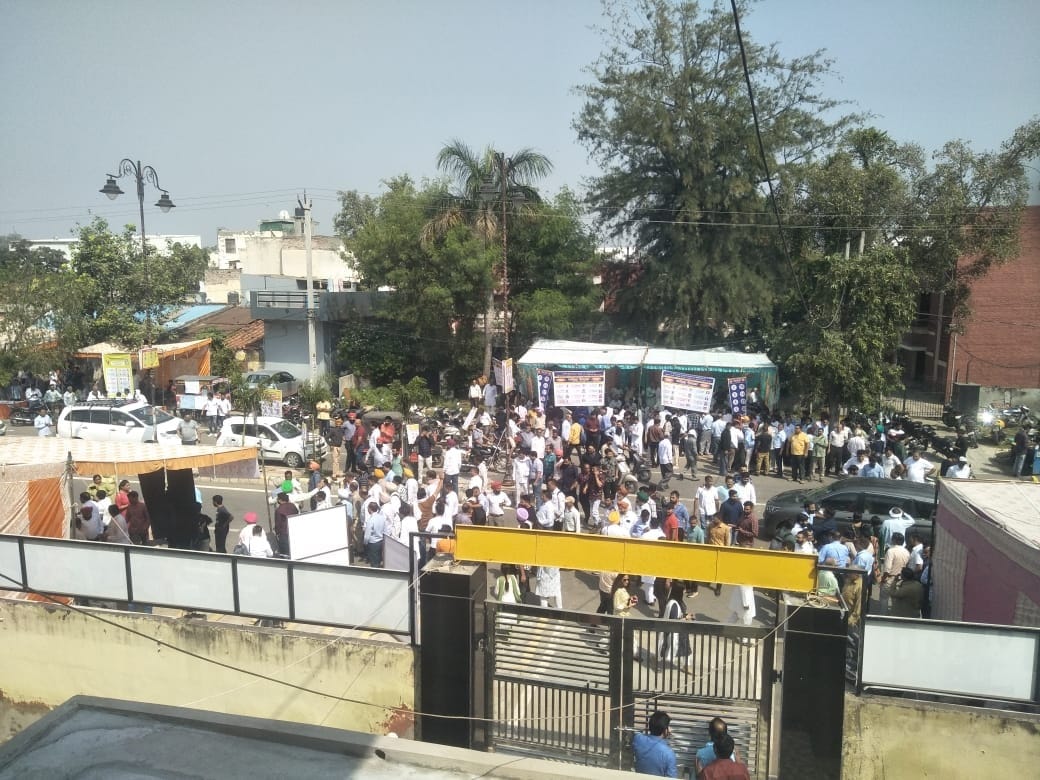 The commotion continued from morning till night, police chased away the employees