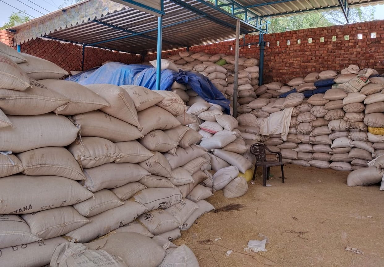 Chief Minister's flying squad caught illegal stock of millet, paid a fine of Rs 6250