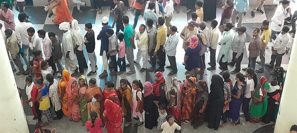 Children suffering from pneumonia, having difficulty in breathing