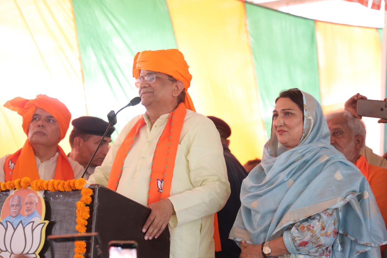 Cursed Congress, praised Modi