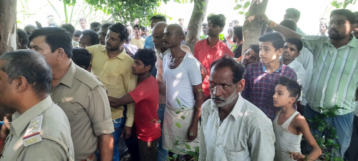 Dead bodies of uncle and niece found hanging from the same branch of a tree in the garden
