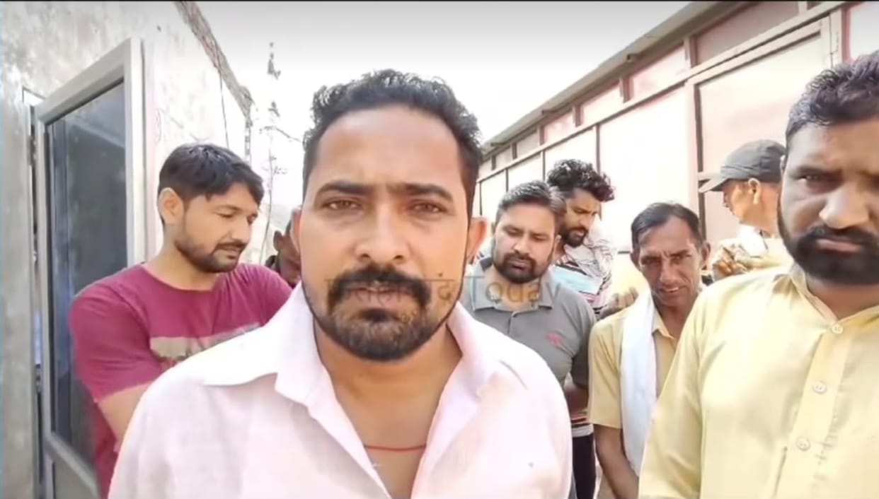 Private bus drivers expressed anger against unilateral action of police