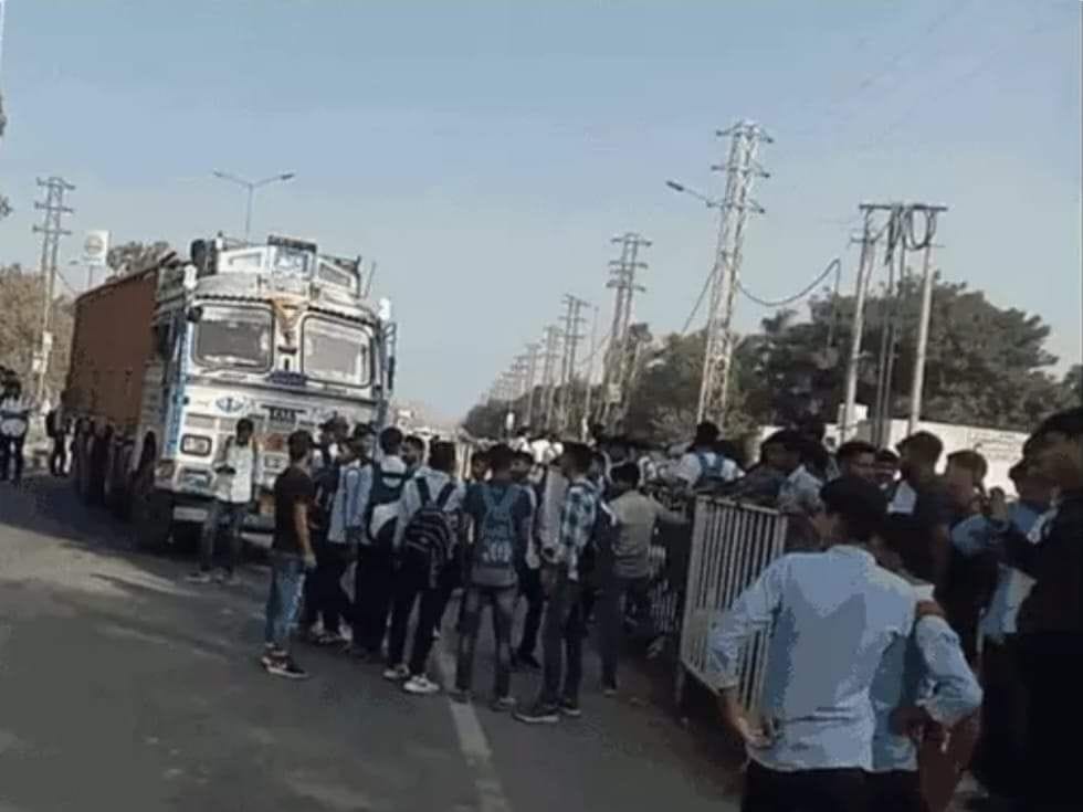 Truck drivers and students blocked Delhi-Patiala highway