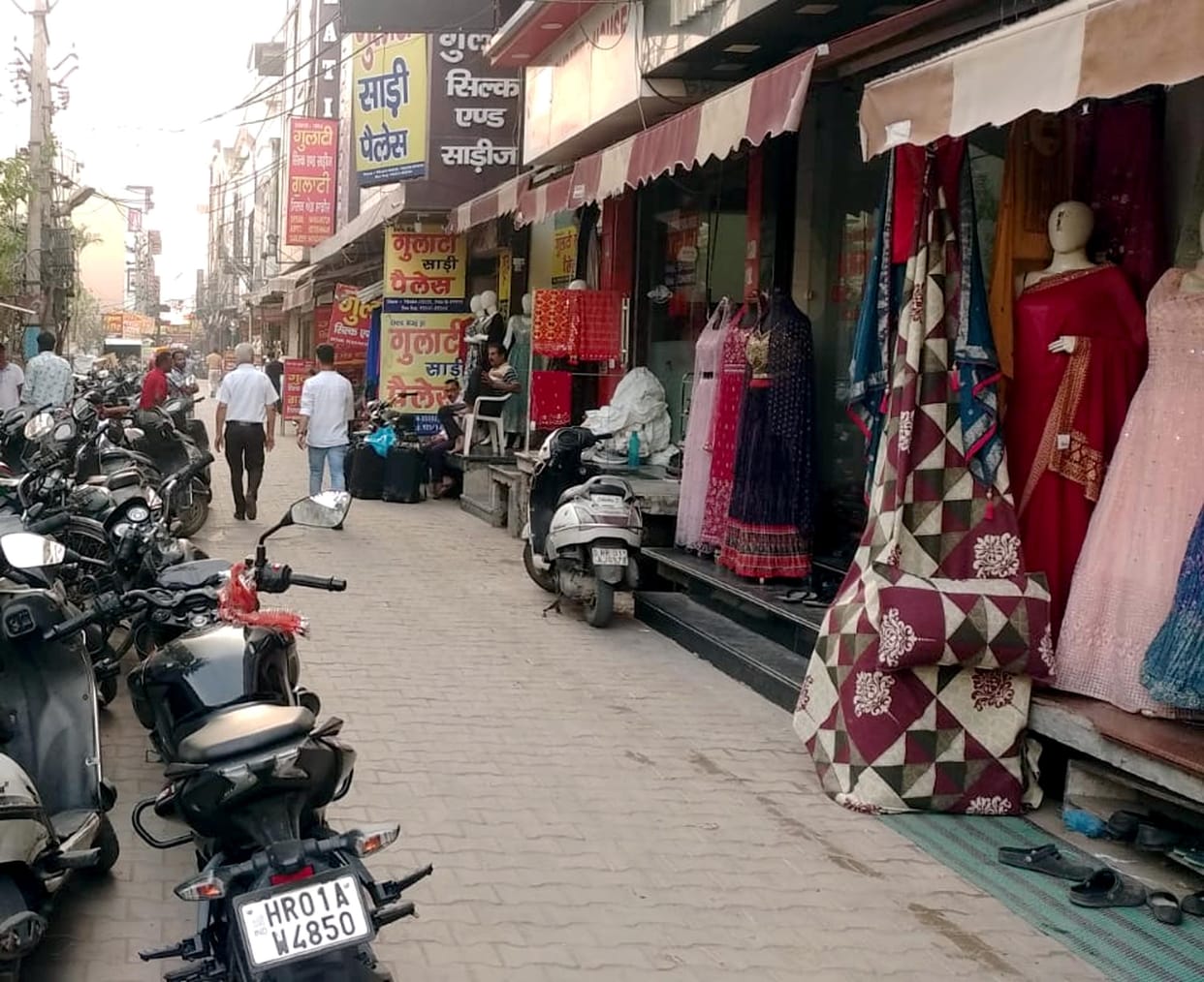 Parking problem, consumers do not reach the main market