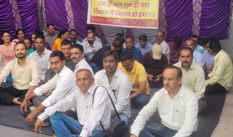 jila parisad employees strike continues in nahan