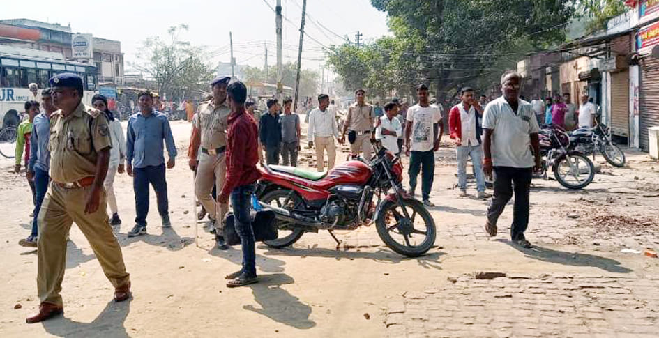Railways launched encroachment campaign, shopkeepers themselves removed their shops