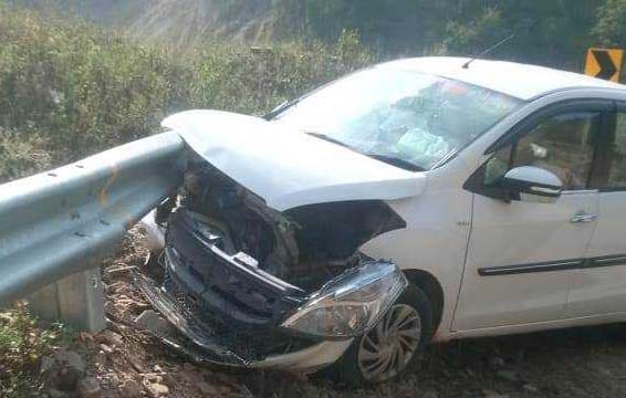Car accident in Barakot, passengers narrowly escaped