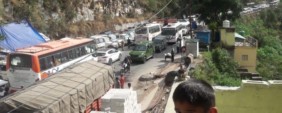 Chamoli Chada jammed for one hour on Badrinath highway