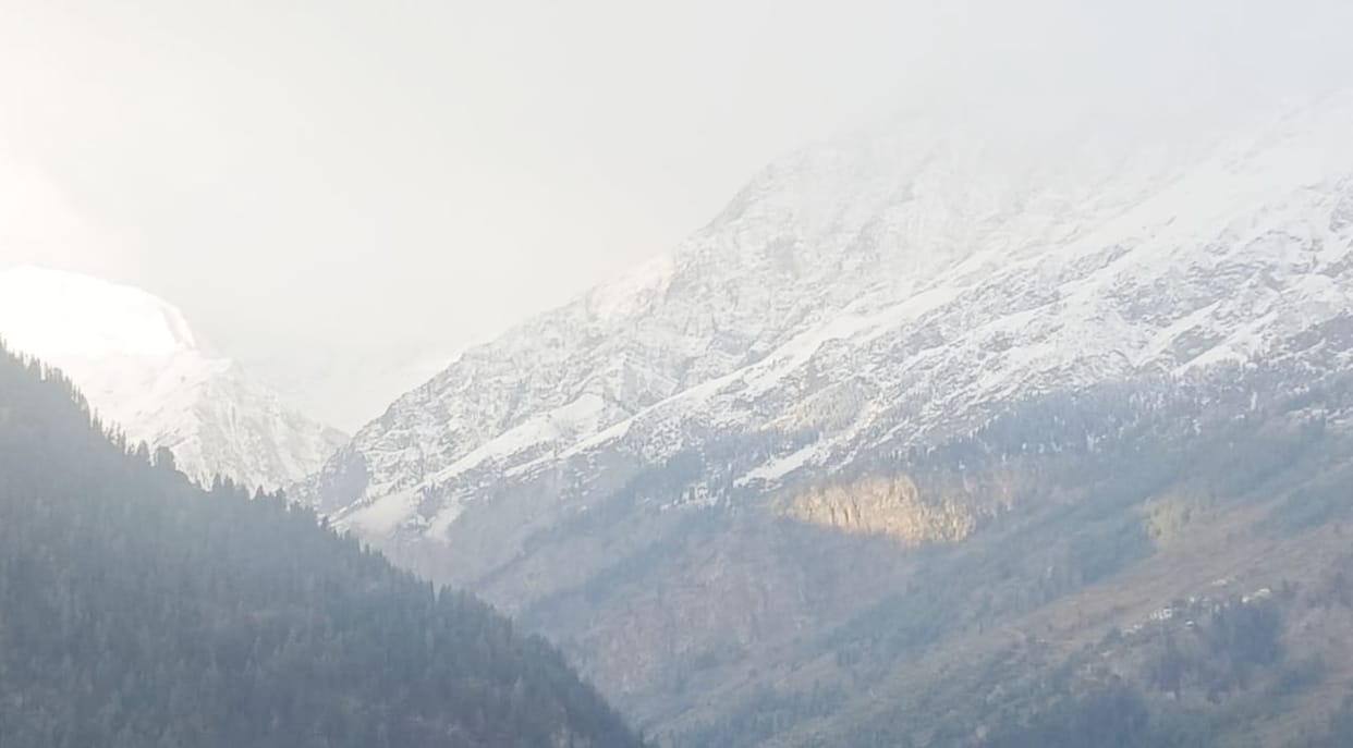 Snowfall on Bharmour-Pangi peaks, Bairagarh-Killar road closed
