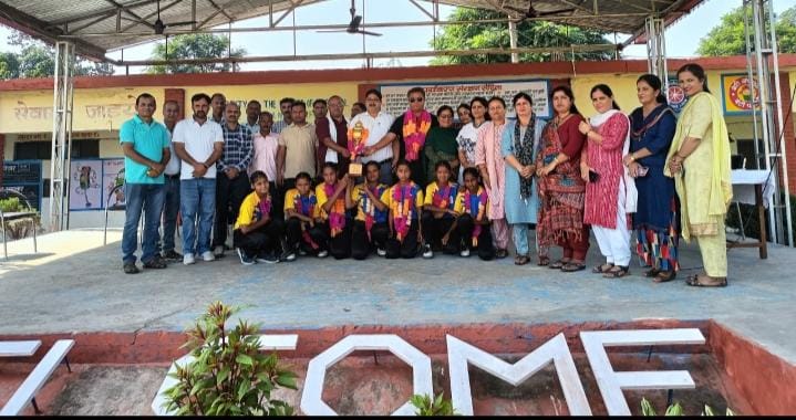 hockey team wellcome in school