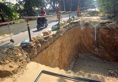 Construction of culvert by digging half of the highway, possibility of accident