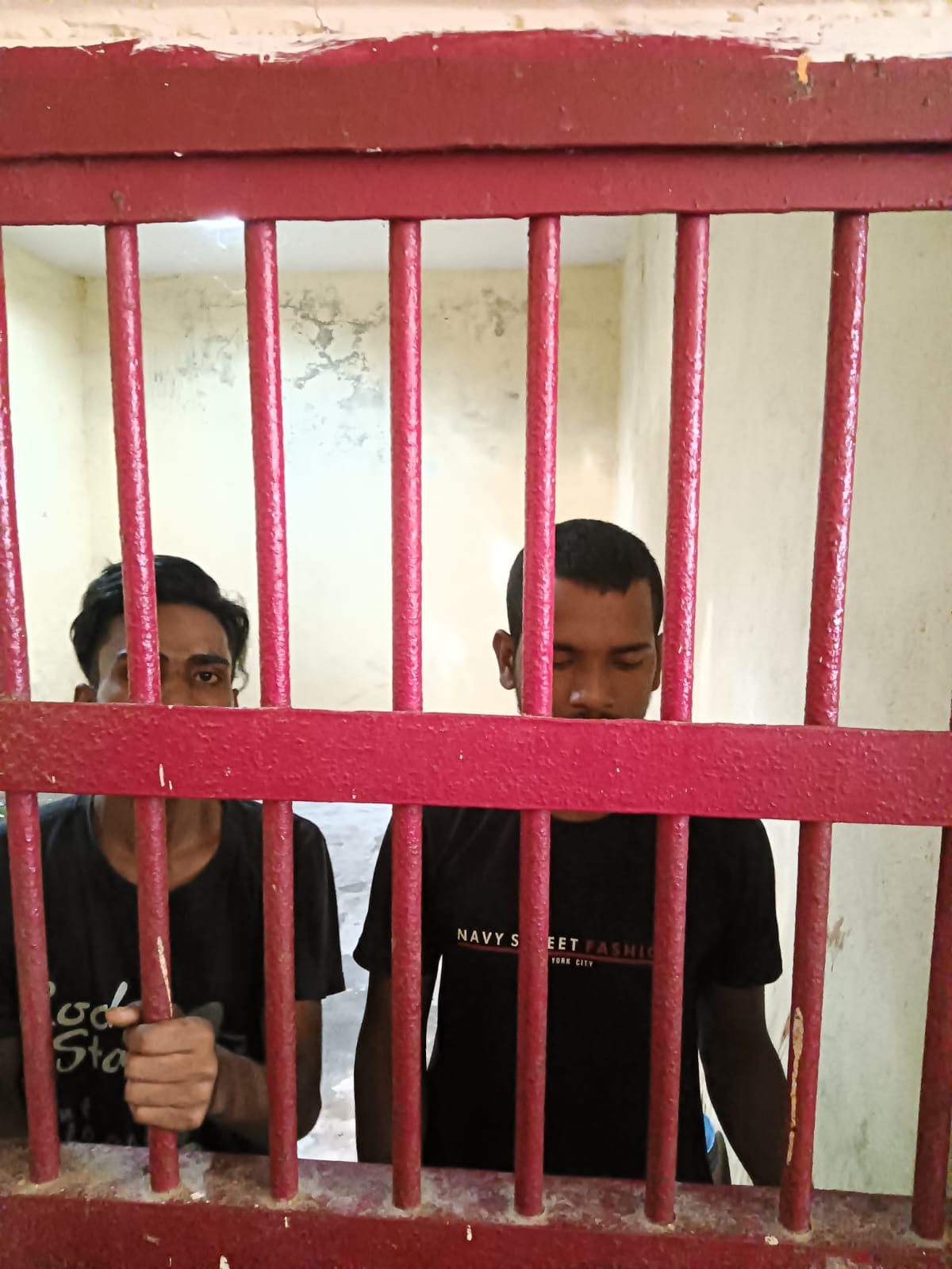 Police caught two accused of robbery and theft, sent them to jail