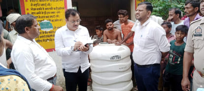 Water tank falls on students while eating mid day meal
