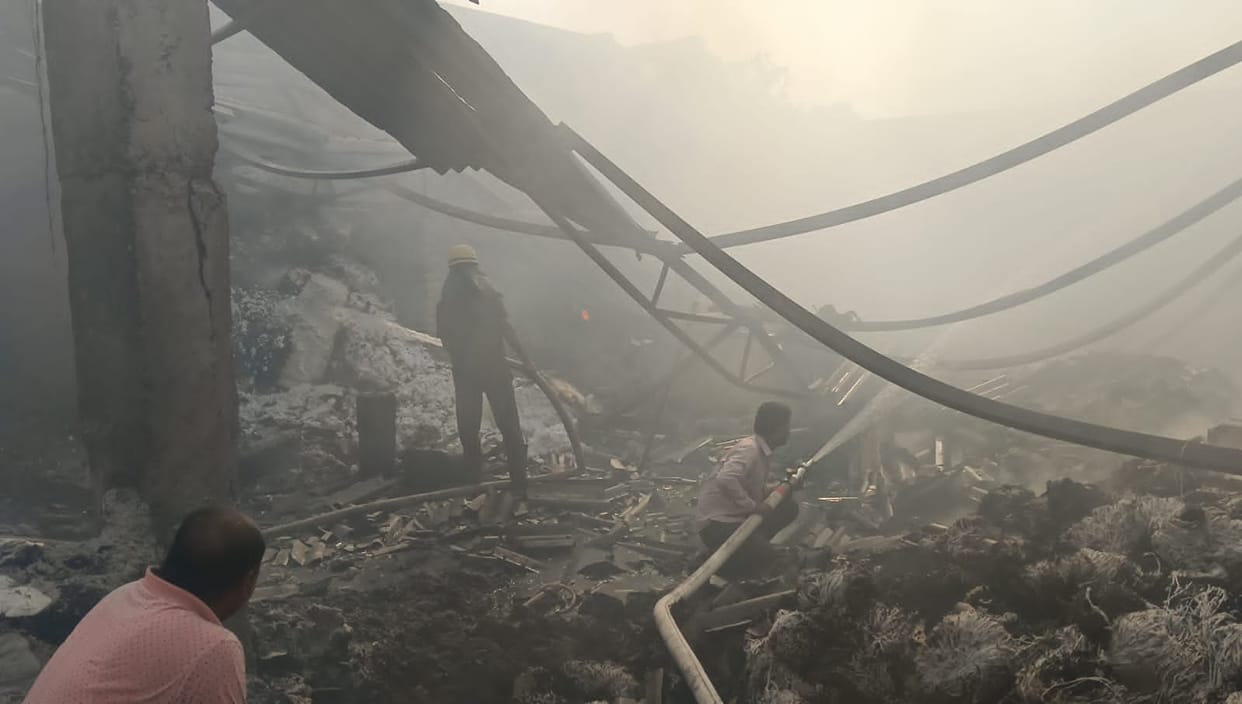 Fire in textile factory, 24 vehicles brought under control