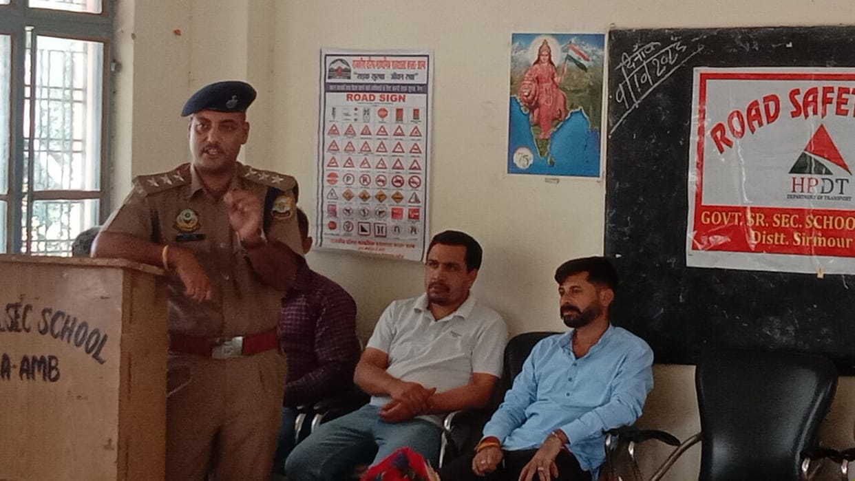students of kalaambh school learnt traffic rules