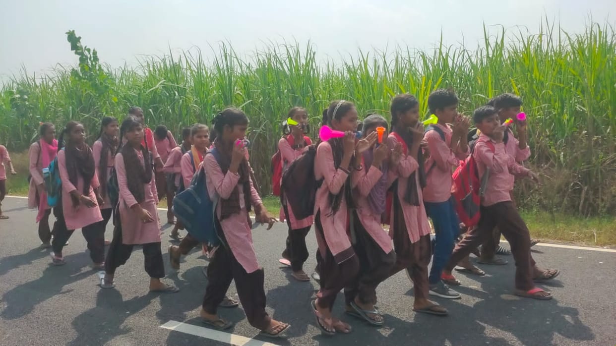 Fear of boudar, children go to school playing the flute.