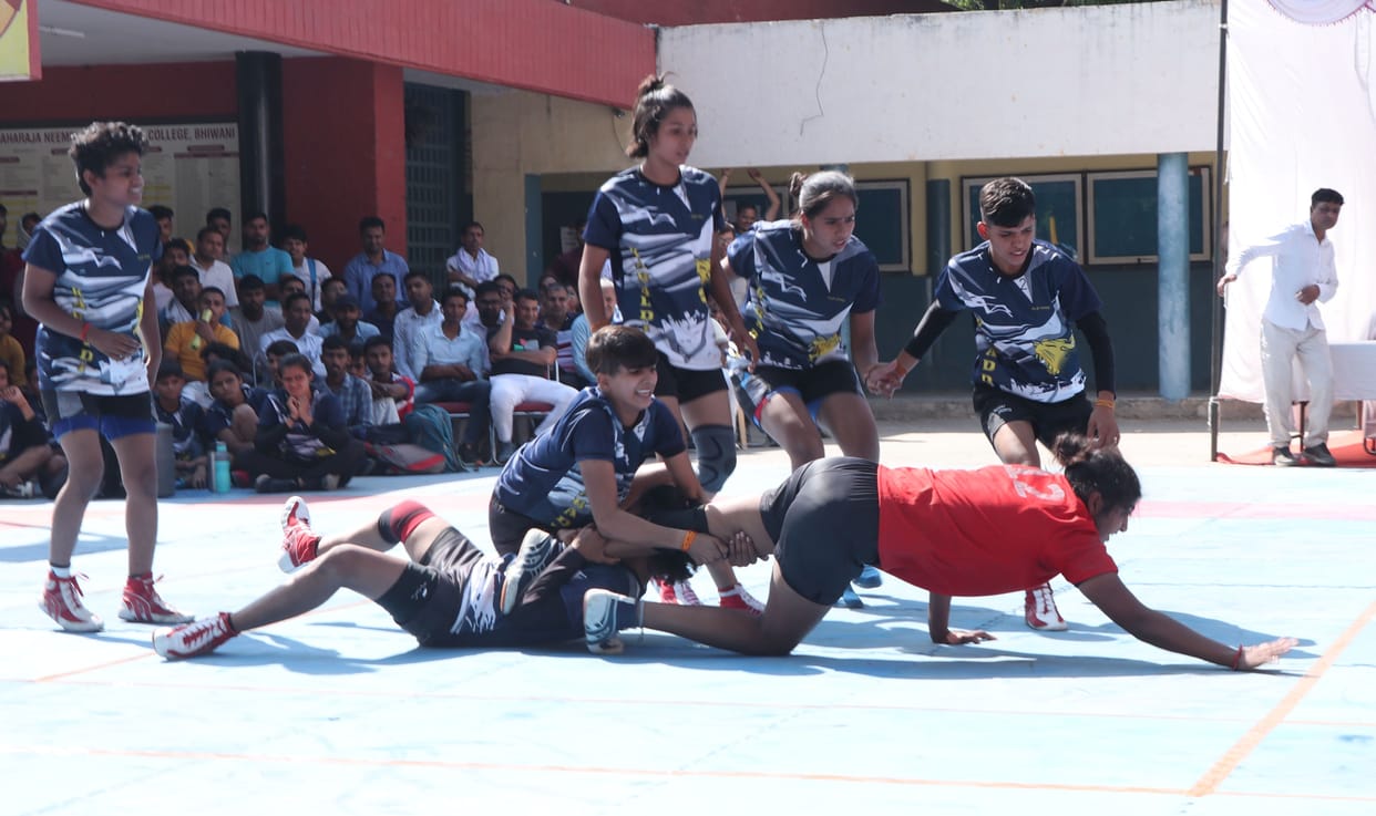 The team of Women's College Tosham became the winner in the final match of Kabaddi competition