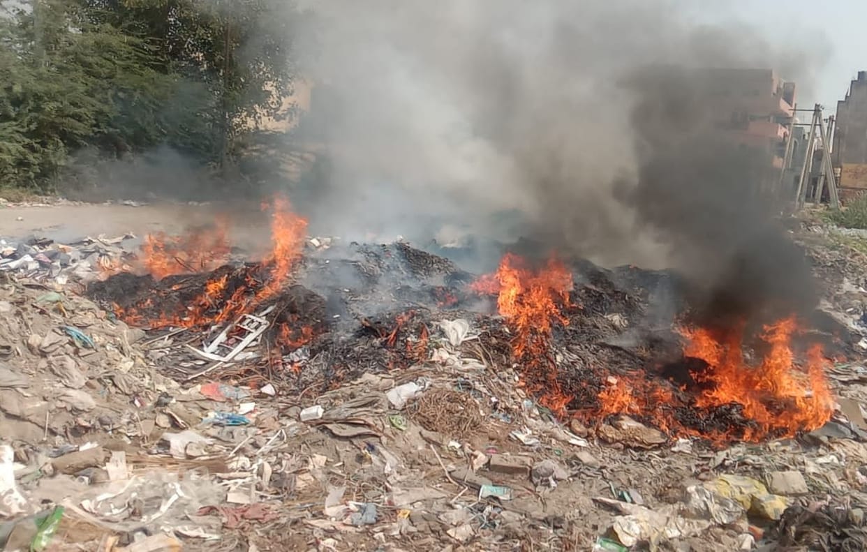 GRAP implemented but pollution is increasing, two people burning garbage fined