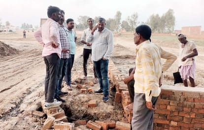 Farmers gathered on bypass, team did not come to measure