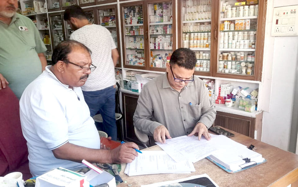 Medical store of head of Dabwali Chemist Association sealed after drug was found