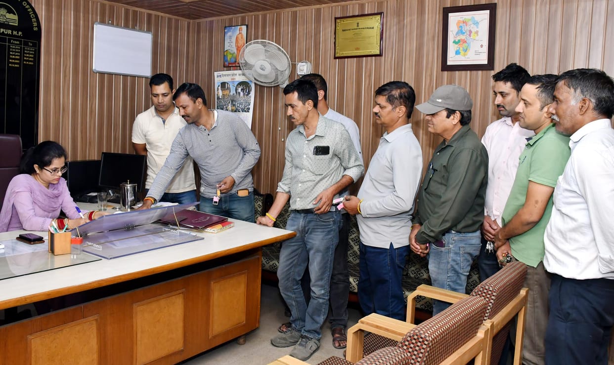 Zilla Parishad Employees Federation handed over the keys of the office to BDO