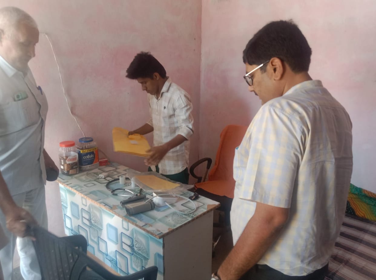 Chief Minister Flying Squad busted a clinic being run without degree and permission