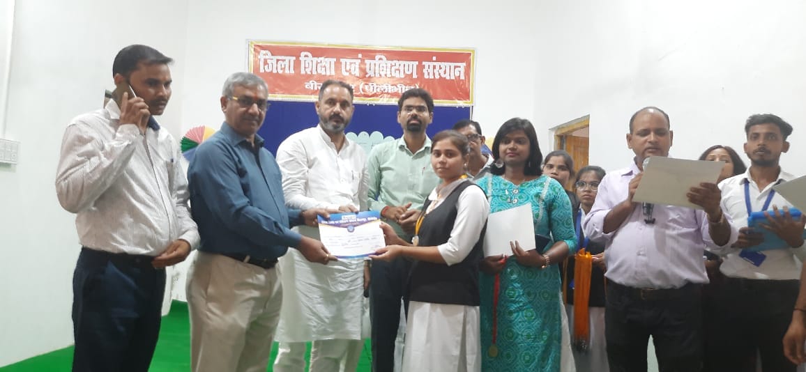 Students who gave impressive lectures were rewarded