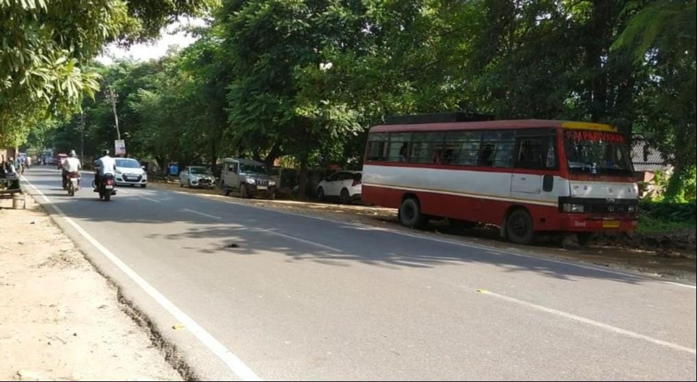 Now buses started parking on Jail Bypass and Railway Colony Road