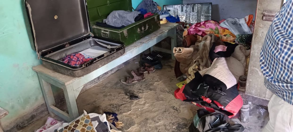 Theft of three lakhs in three houses of a village