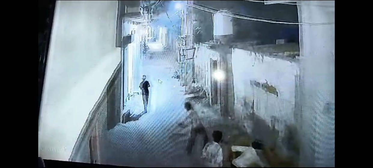 Youth pelted stones at houses at midnight in Gurunanakpura Mohalla.