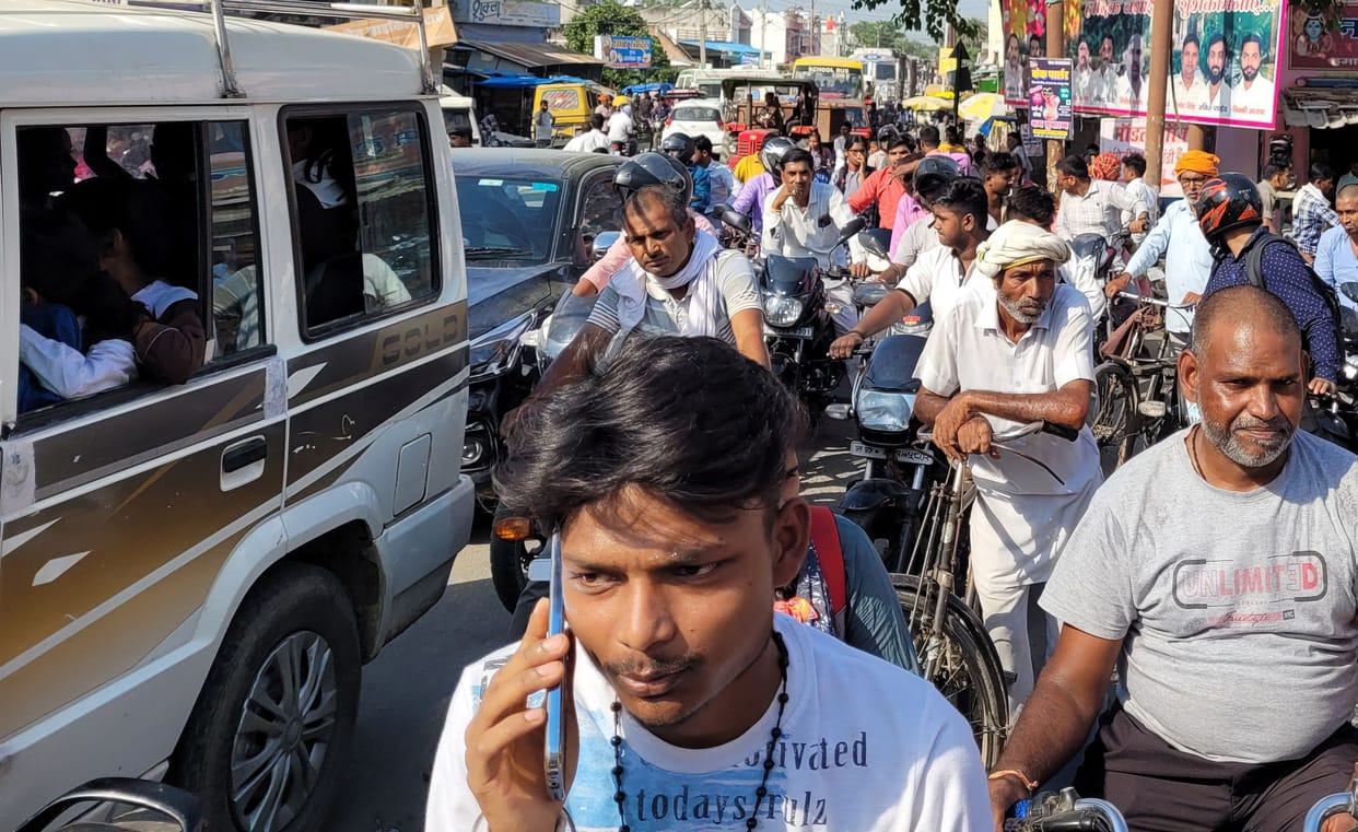 Railway gate broken due to bull attack, jam for two hours