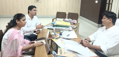 Shahjahanpur News: एडीएम प्रशासन ने सभी निकायों में ऑयल बॉल के ट्रॉयल के दिए निर्देश ADM administration gave instructions for trial of oil ball in all bodies